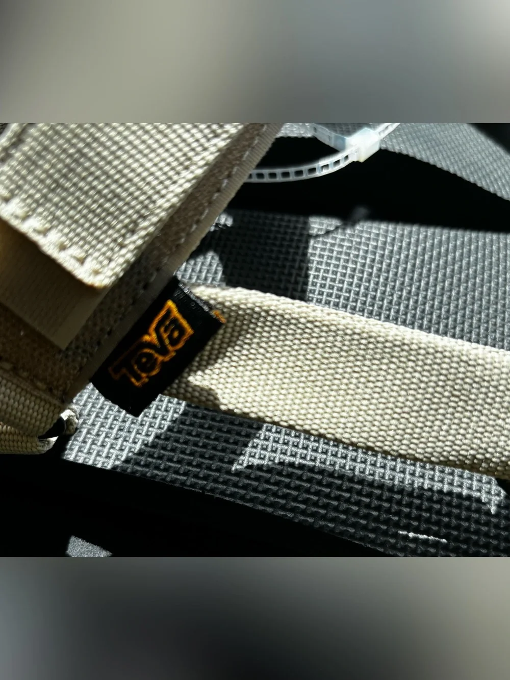 Teva Original Beige Canvas Strap with Black Label and Yellow Logo men 10  NEW